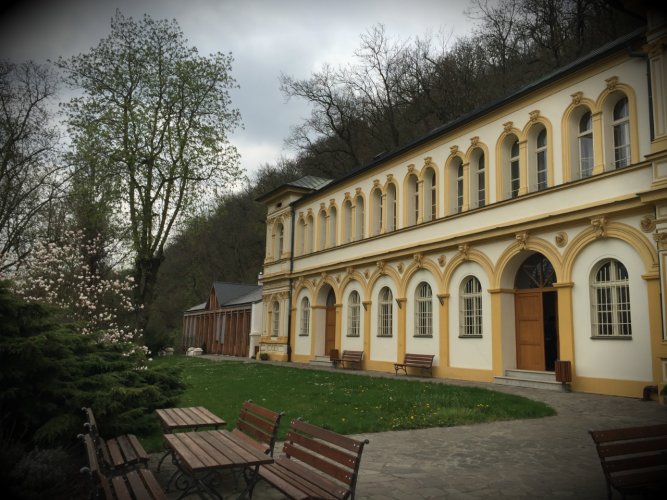 Institut vzdělávání a poradenství