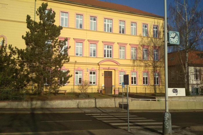 SOUKROMÁ STŘEDNÍ UMĚLECKÁ ŠKOLA DESIGNU, s. r. o.