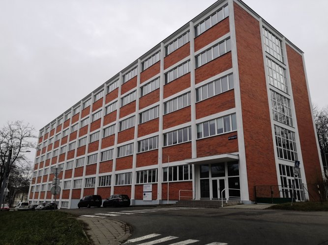 Gymnázium a Jazyková škola s právem státní jazykové zkoušky Zlín