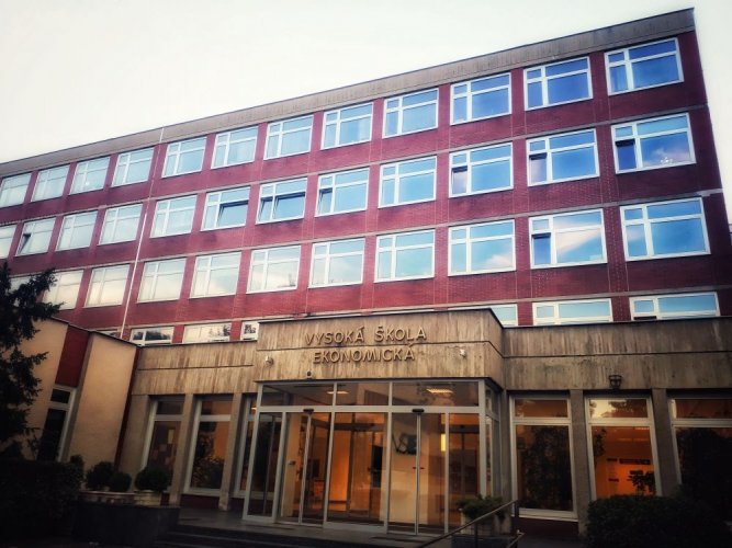 Fakulta mezinárodních vztahů