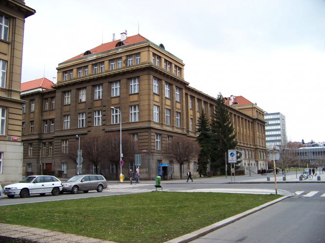 Ústav ekonomiky a managementu