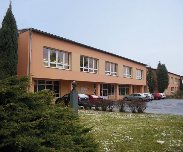 Střední odborná škola a Střední odborné učiliště služeb Velký Újezd, s. r. o.