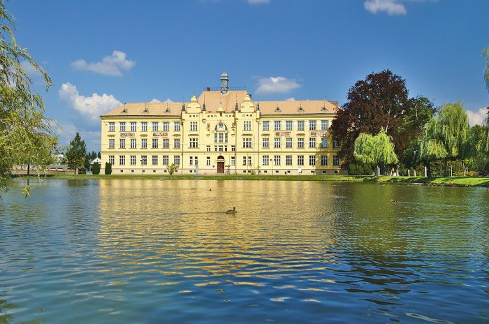 Gymnázium Jana Opletala, Litovel, Opletalova 189
