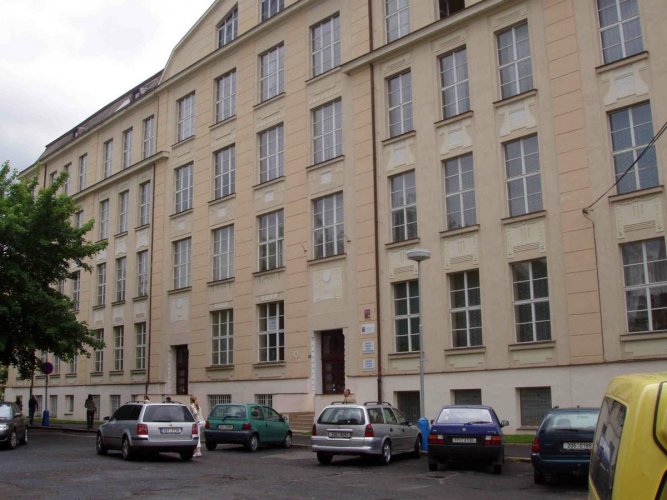 Hotelová škola, Obchodní akademie a Střední průmyslová škola, Teplice, Benešovo náměstí 1, příspěvková organizace