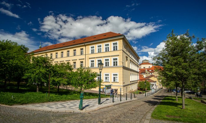 Vyšší odborná škola grafická a Střední průmyslová škola grafická, Praha 1, Hellichova 22