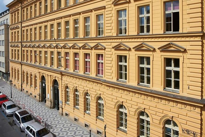 1. Slovanské gymnázium a jazyková škola s právem státní jazykové zkoušky