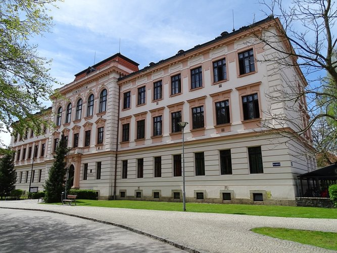 Gymnázium, Třeboň