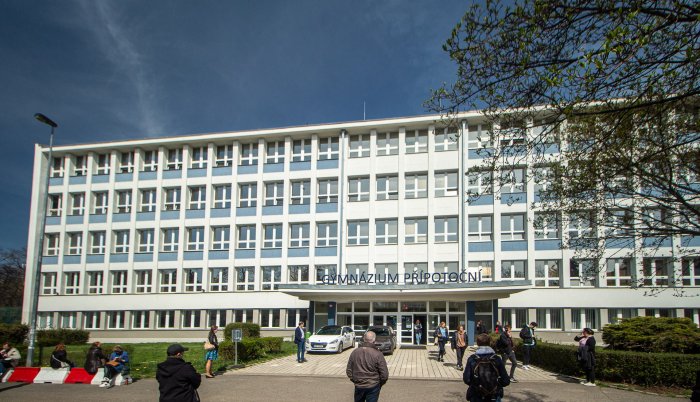 Gymnázium, Praha 10, Přípotoční 1337
