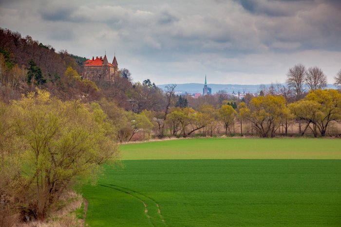 Střední uměleckoprůmyslová škola a Základní umělecká škola Zámeček s. r. o.